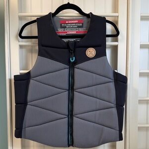 Hyperlite Riot comp wake/surf Vest - Gray & Navy